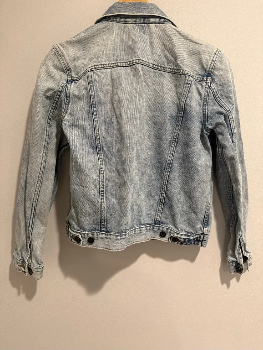 GAP Denim Icon Jacket Light Wash Jean Jacket Size Small Classic Trucker - Picture 3 of 11